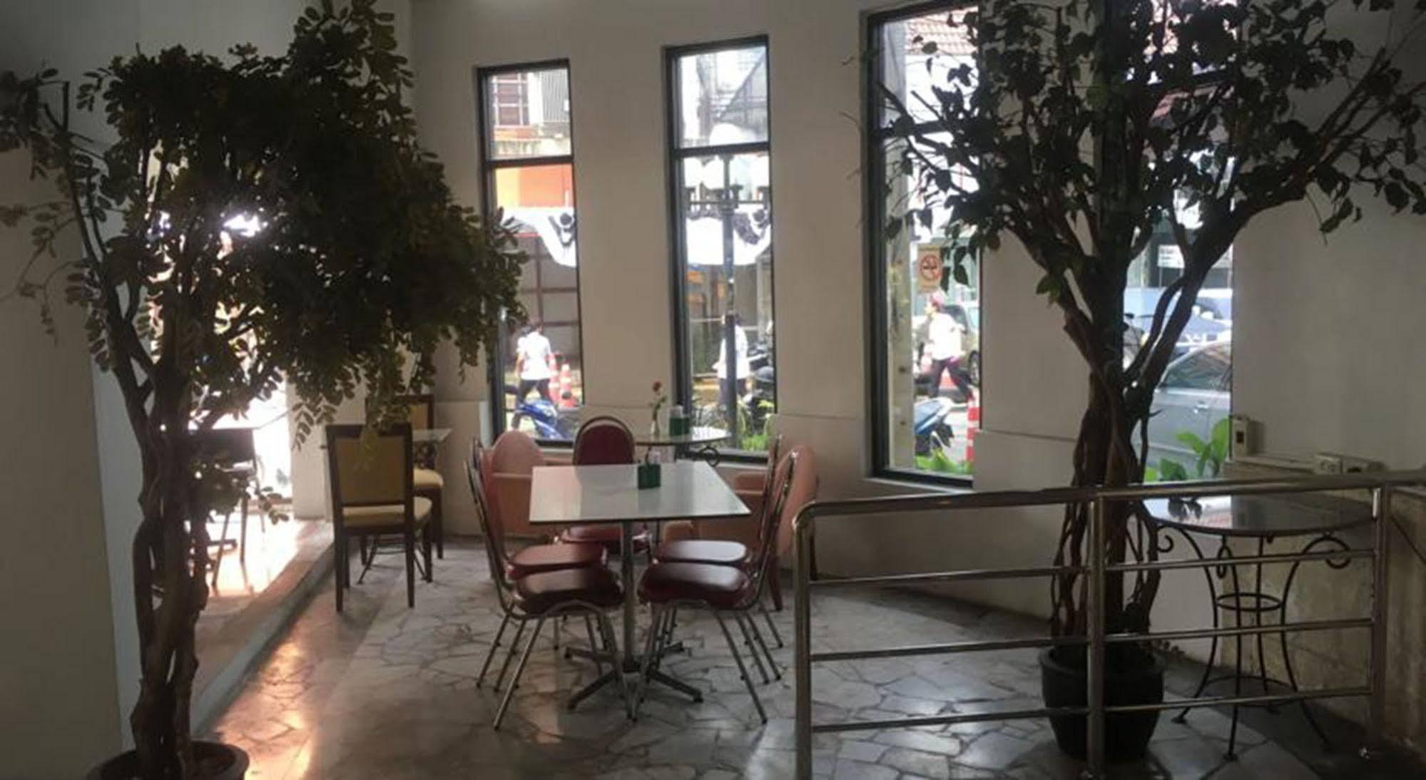 Jumbotel Hotel Bangkok Bagian luar foto